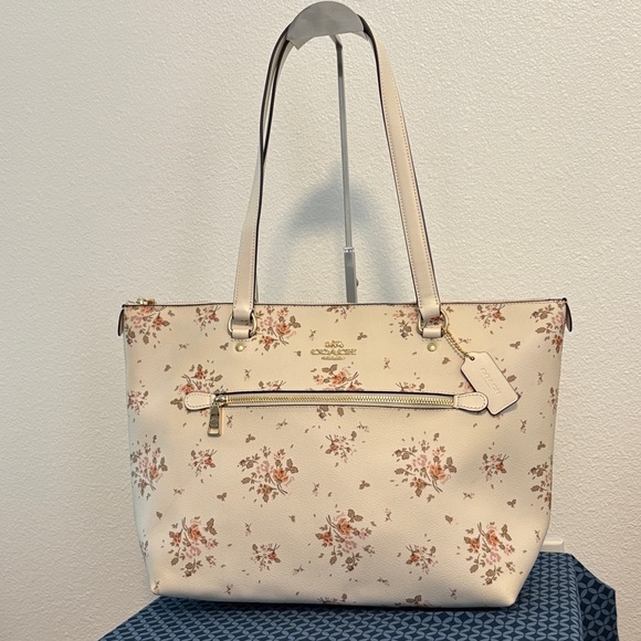 NWT COACH Large Gallery Tote Rose Bouquet Print - Picture 1 of 10